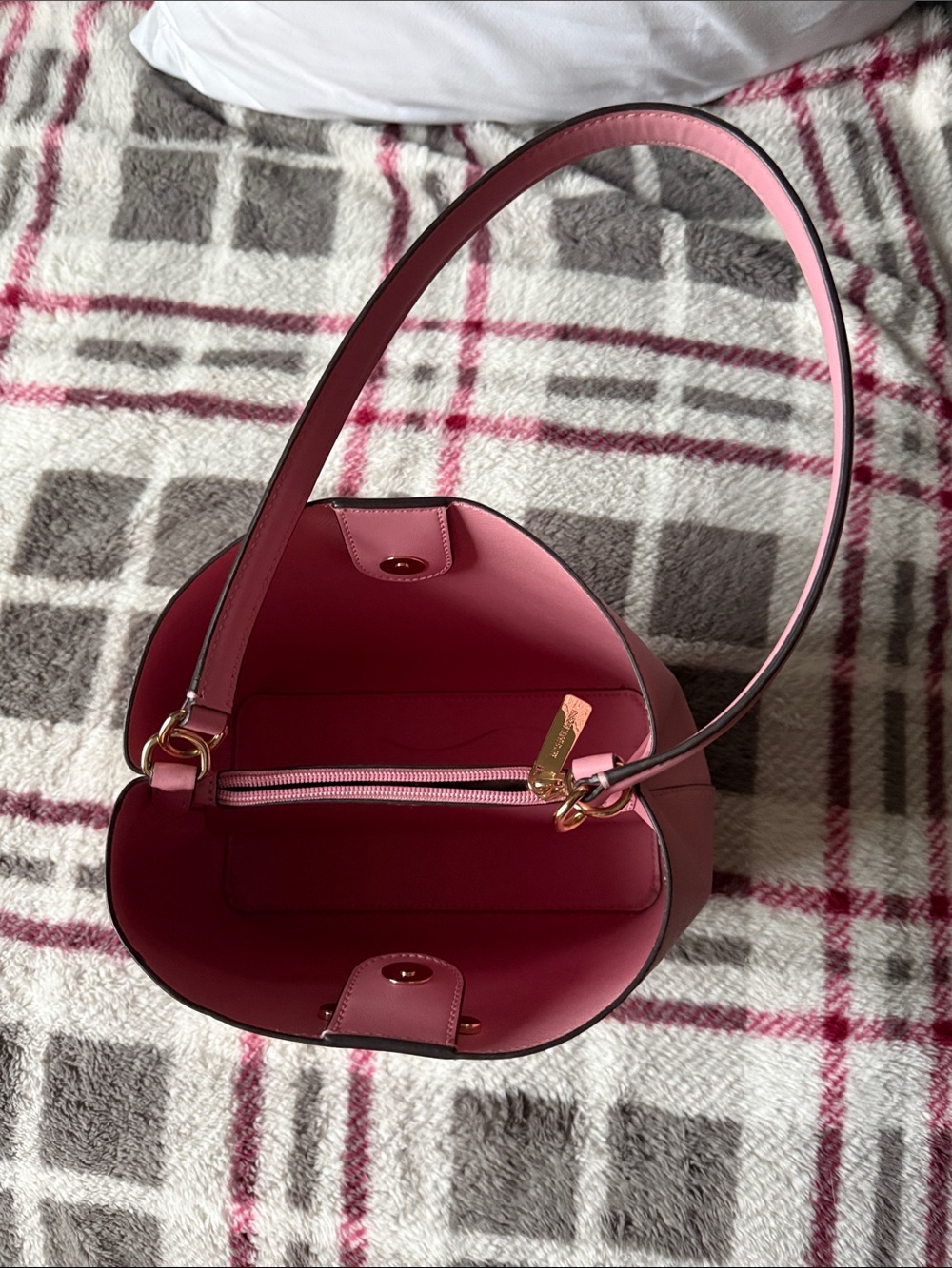 Michael Kors Pink Saffiano Bucket Shoulder Bag - Picture 2 of 2